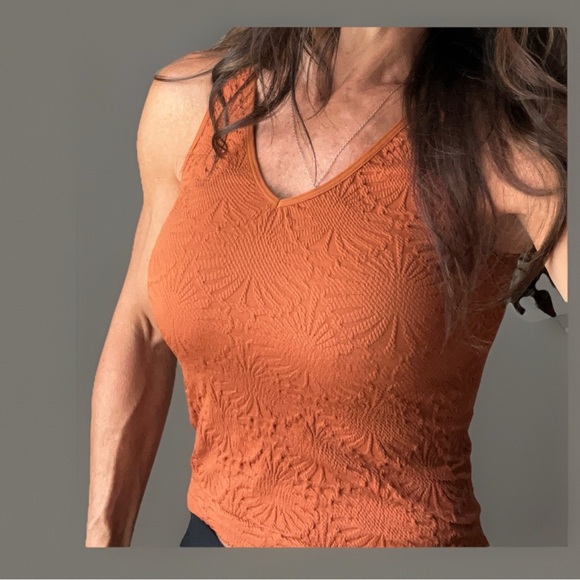 Womens Tank Top size XS Seamless Crop Terracotta Orange Sleeveless Fitted shirt - Picture 2 of 6